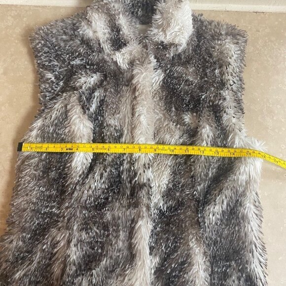 CAbi Aspen Faux Fur Vest Womens Size XS Brown Full Zip High Neck Sleeveless - Picture 7 of 14